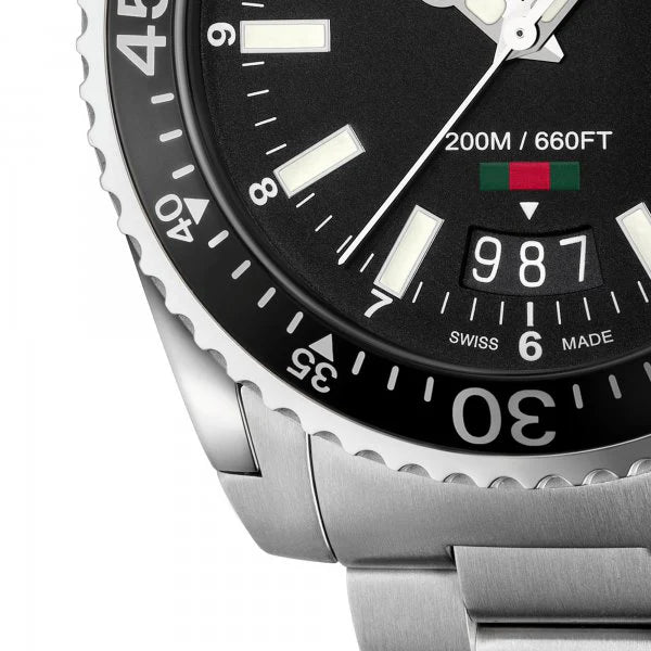 Gucci Dive Quartz Black Dial Silver Steel Strap Watch - YA136301